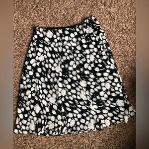 Size 10 Jones NY flowy black and white A-line skirt